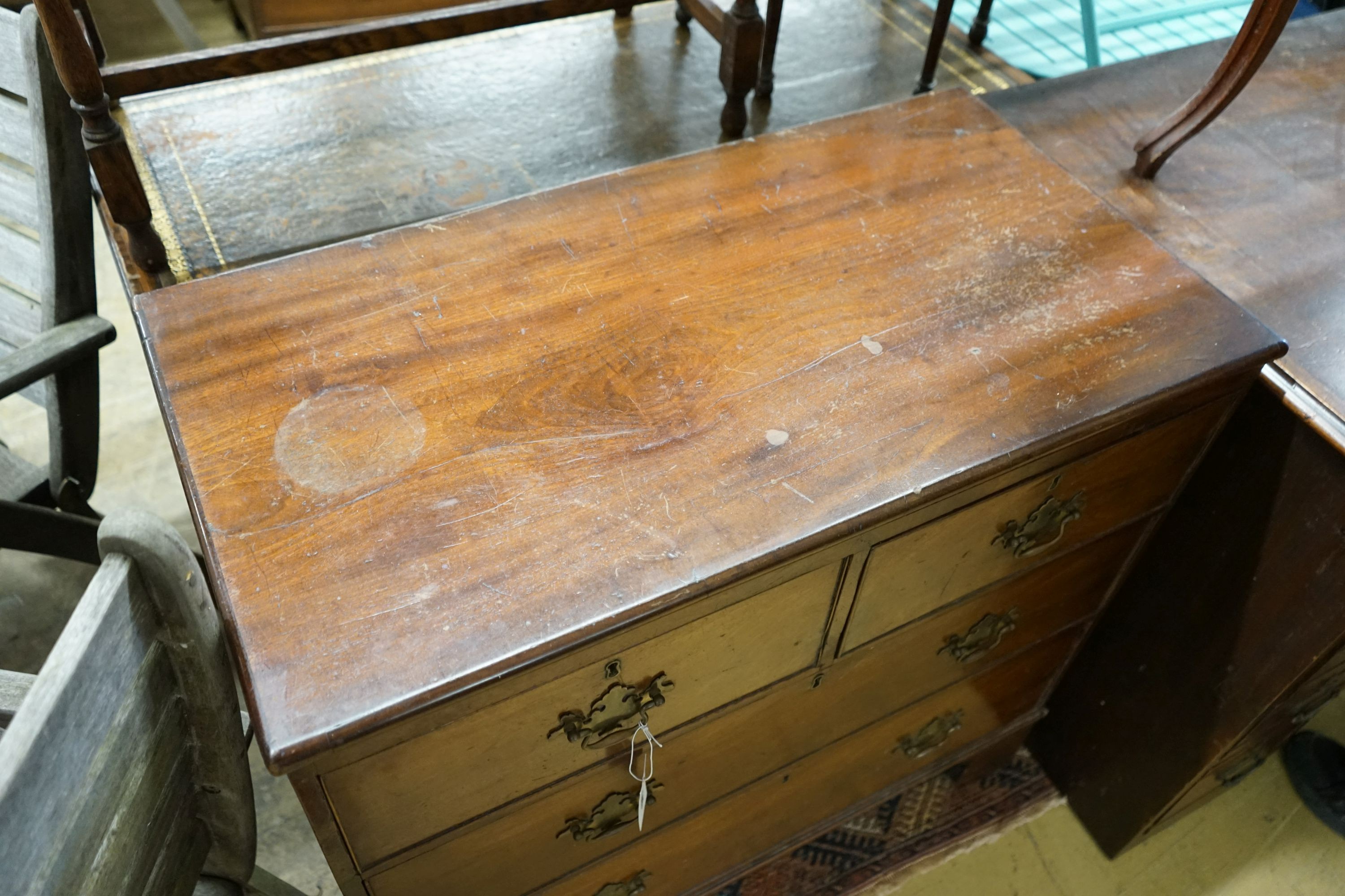 A small George III mahogany chest of drawers, width 87cm, depth 46cm, height 84cm
